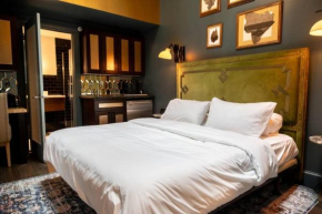 The Gas Lamp Hotel - Tesla Room